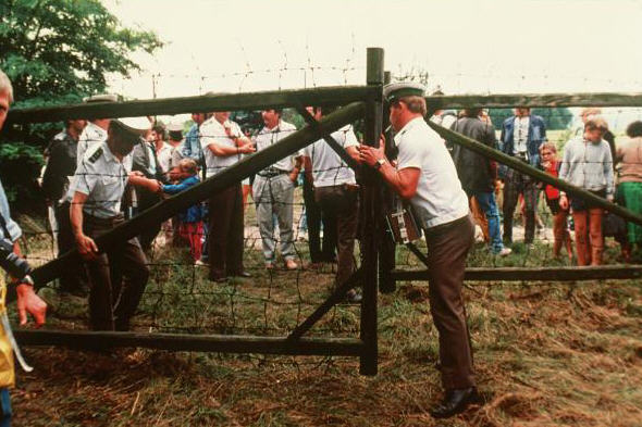 Hungarian border guards open the gate to freedom